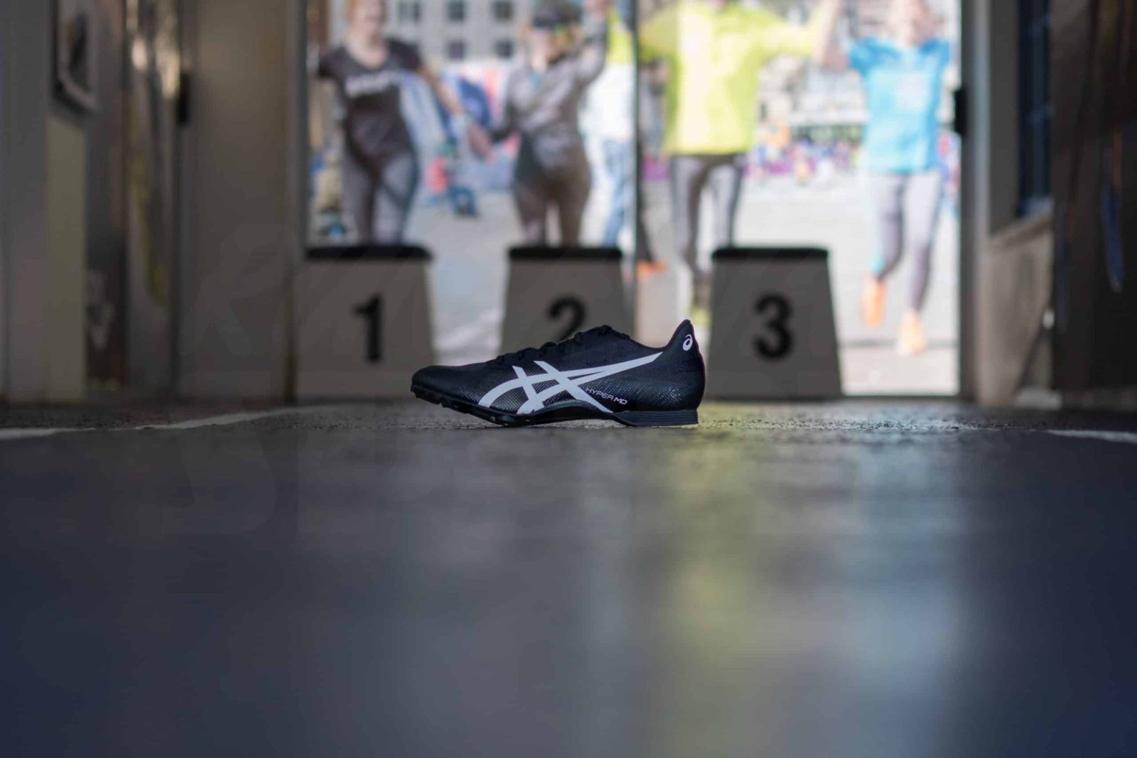 Asics Hyper MD 7 BLACK/WHITE