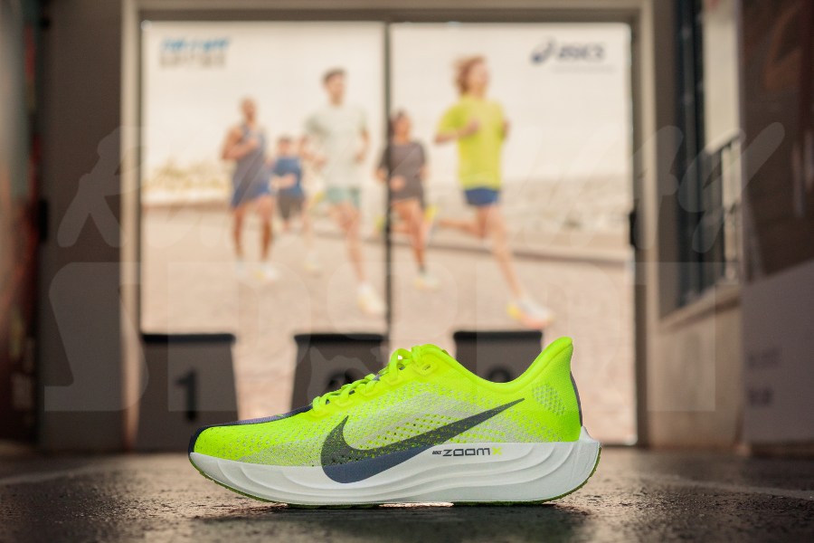 Nike Pegasus PLUS Women (Volt)