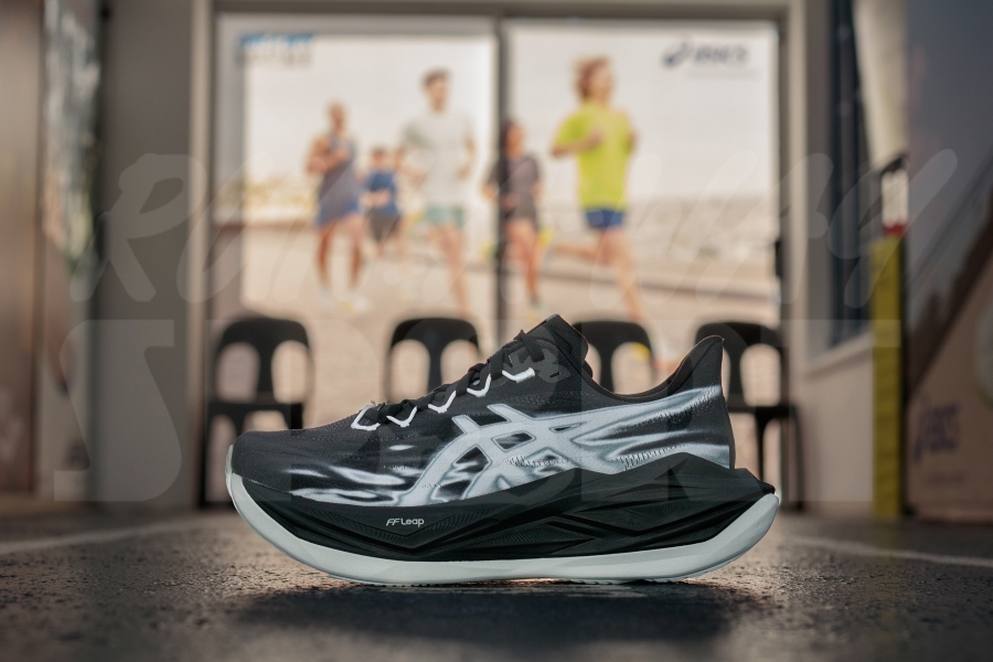 Asics Superblast V3 Black/Black