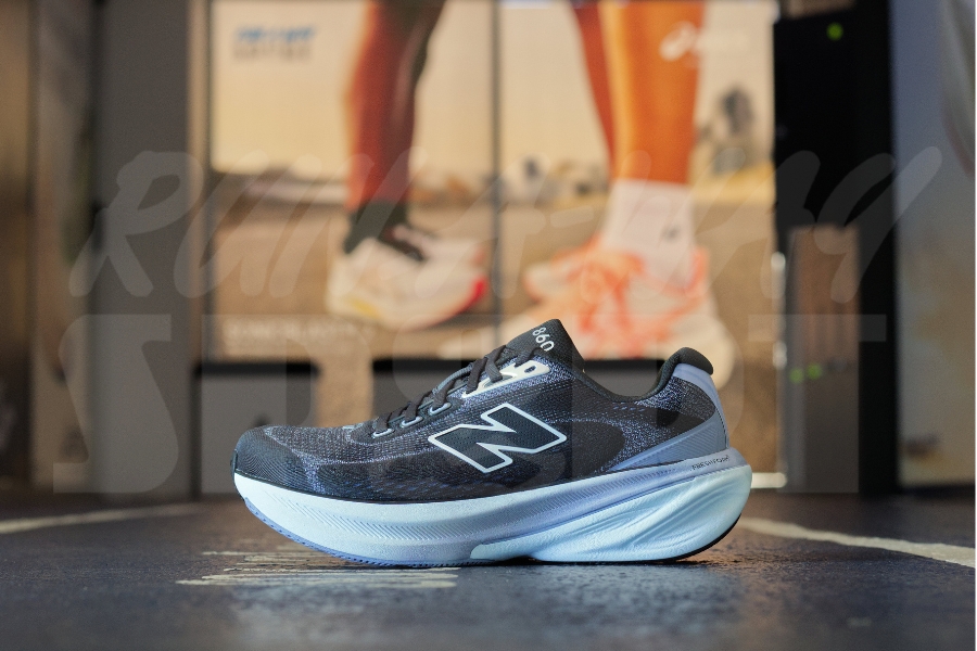 New Balance Fresh Foam X 860v15 Women (D) BLACK/WHITE